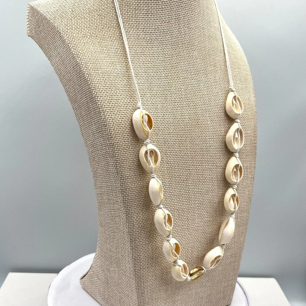 Vintage Natural Cowrie Shell Necklace Gold Metallic Accent Cream Cord Beachy Y2K - Picture 10 of 12